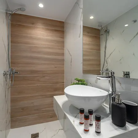 Elegant Steps To Acropolis Apartment
